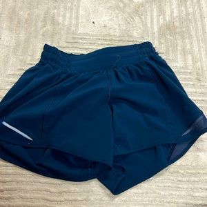 Navy lulu short 4’